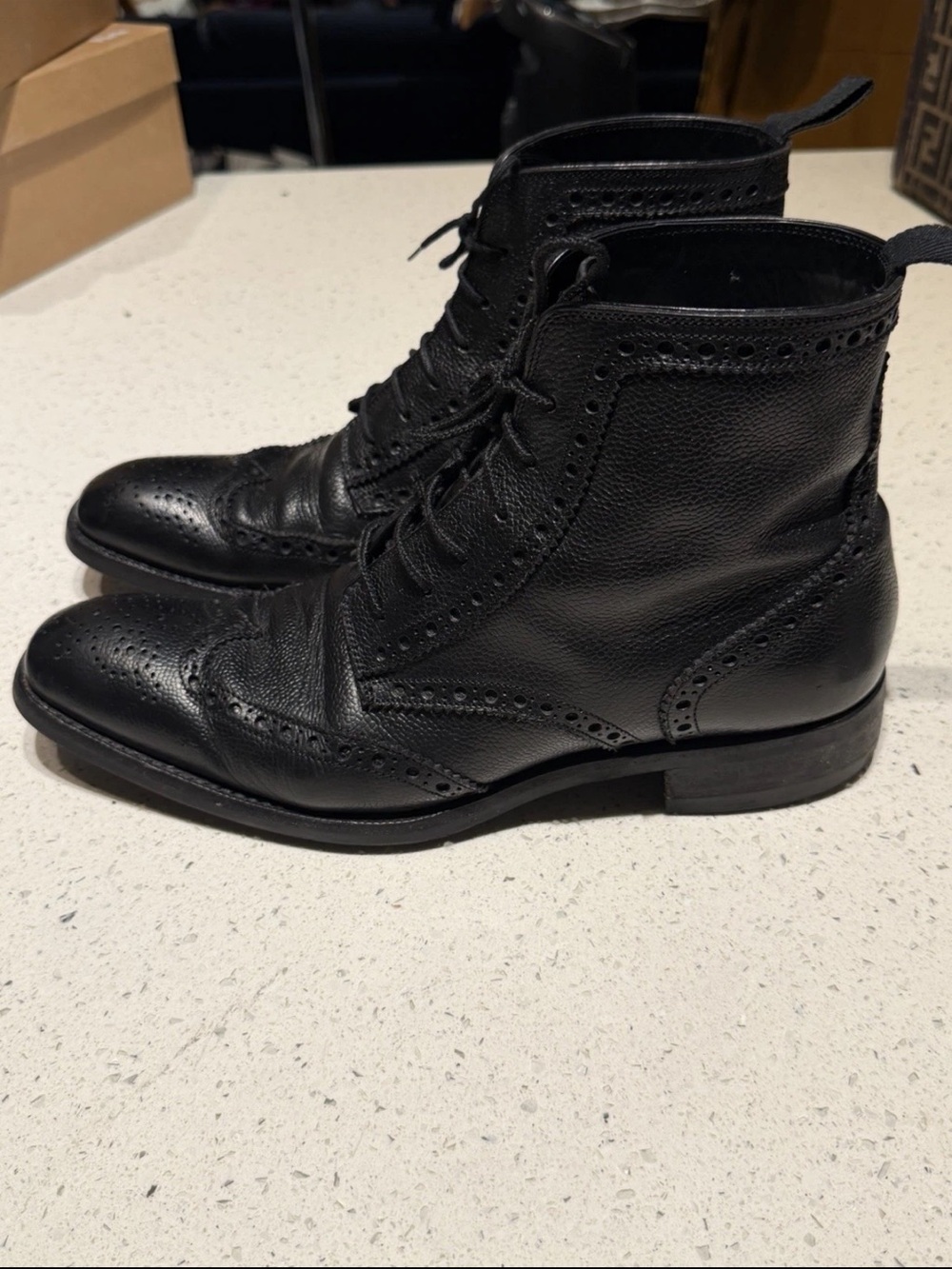 Tom Ford Men's Black Leather Wingtip Lace-Up pebbled Boots - Picture 3 of 6